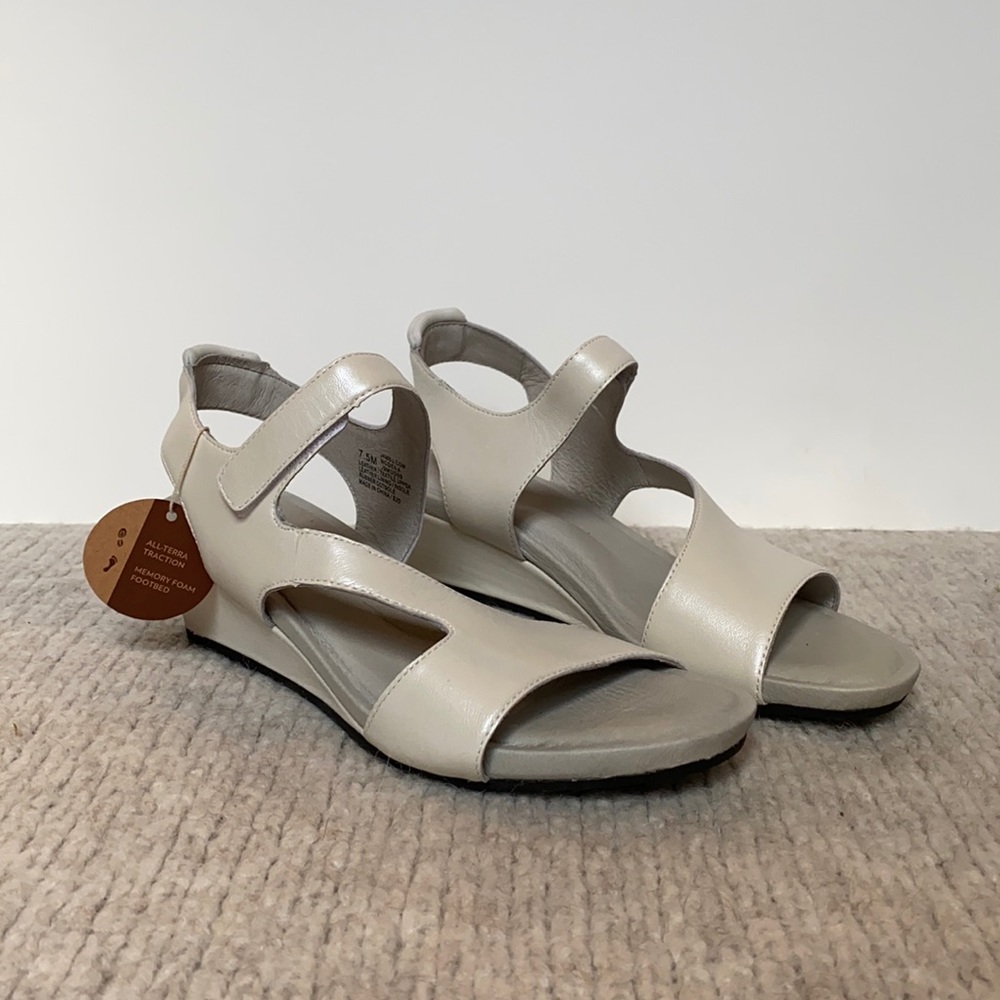 Women's Jambu Modena Wedge Sandal Pearl Size 7.5